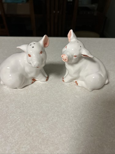 Salt and pepper shakers - , set